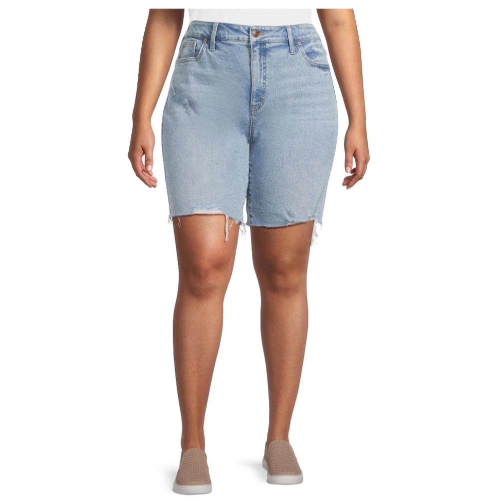 Terra & Sky Women's Plus Size 20W Destructed Bermuda Short High Rise Light Wash